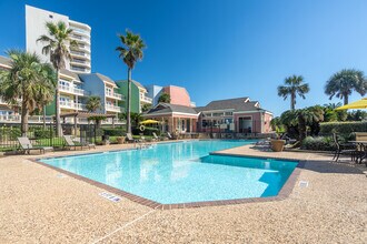 Oceanfront Lofts in Galveston, TX - Foto de edificio - Building Photo