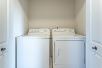 Blue Heron Pointe in Ypsilanti, MI - Building Photo - Interior Photo