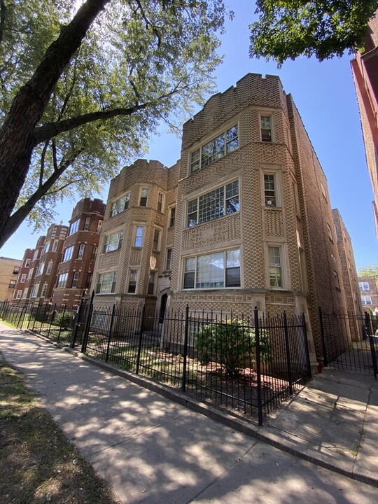 7830 South Essex in Chicago, IL - Building Photo