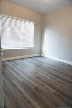 327 SW 20th St-Unit -1-4 in Fort Lauderdale, FL - Building Photo - Building Photo