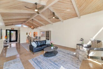 8401 N 84th Pl in Scottsdale, AZ - Foto de edificio - Building Photo