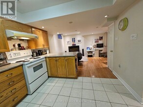 33 Pinecone Dr in Toronto, ON - Building Photo - Building Photo