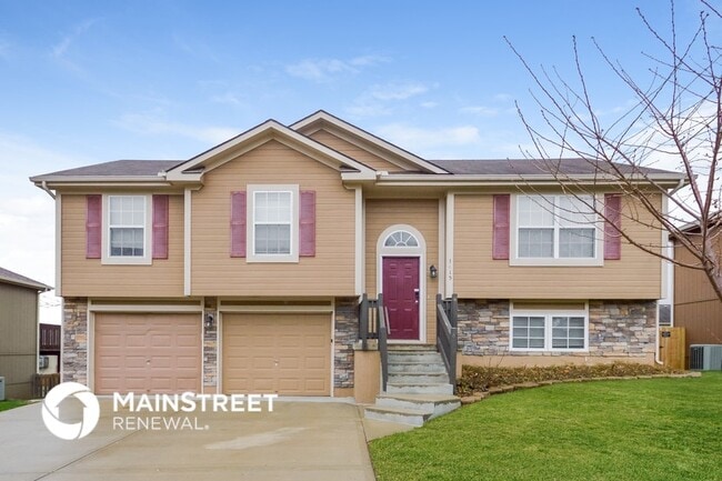 property at 1415 NW Hilltop Ln