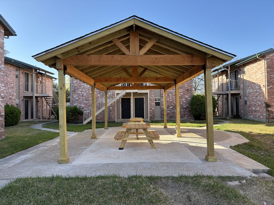 Army Boulevard Garden Apartments in San Antonio, TX - Foto de edificio
