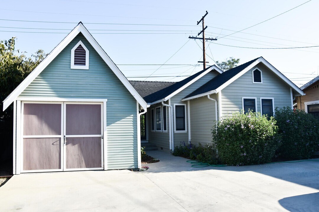 545 E Jefferson Ave in Orange, CA - Building Photo