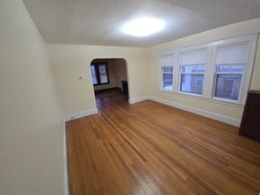 281 Lowell Ave, Unit 2 in Newton, MA - Building Photo - Building Photo