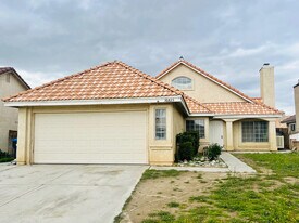 36823 Hillcrest Dr in Palmdale, CA - Building Photo