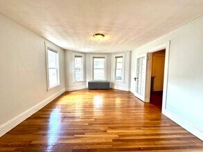 82 Dexter Ave in Watertown, MA - Building Photo - Building Photo