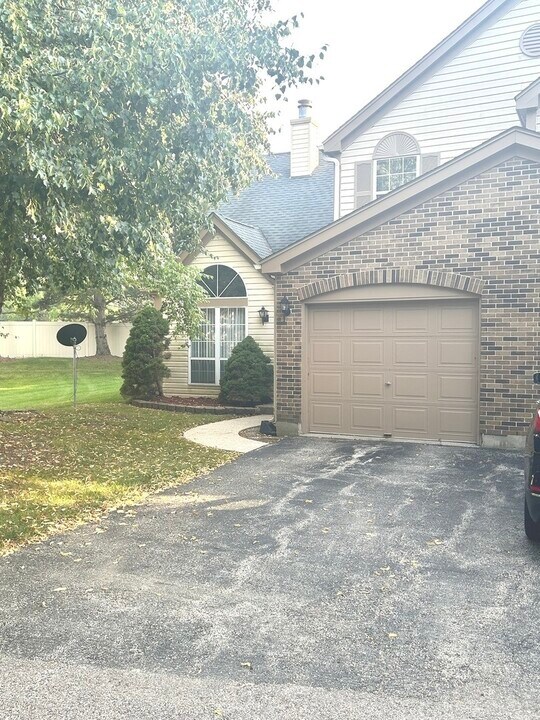 30 Lancaster Cir in Gurnee, IL - Building Photo