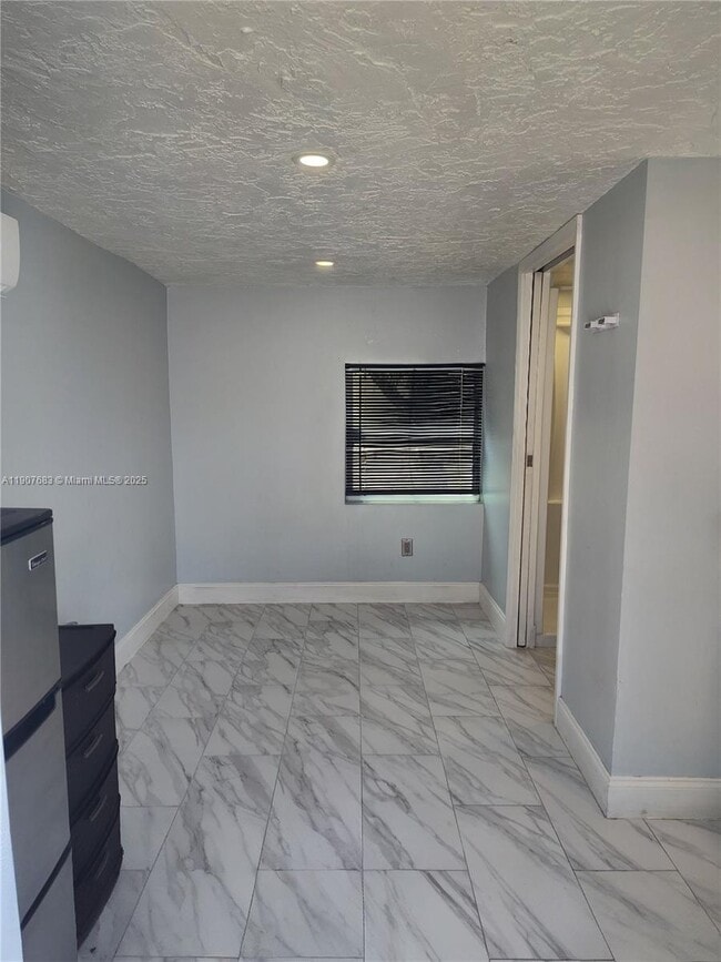 173 W 16th St in Riviera Beach, FL - Building Photo - Building Photo