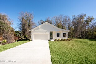 221 Dartmouth Rd in St. Augustine, FL - Building Photo