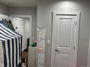 71 Lannon Pl in Port Washington, NY - Building Photo - Building Photo