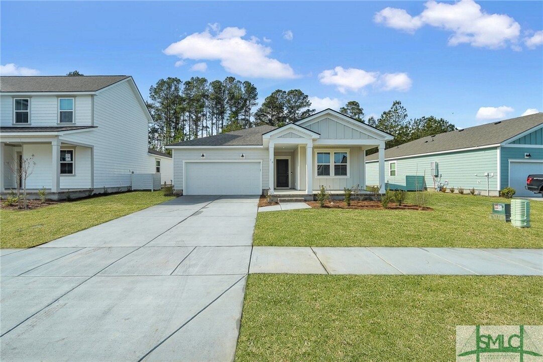 76 Shade Tree Drive in Richmond Hill, GA - Building Photo