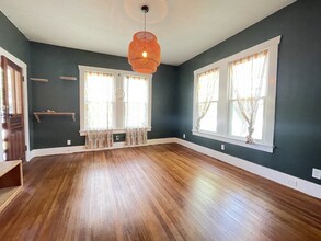 706 S Church St in Lockhart, TX - Building Photo - Building Photo