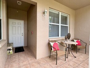 5330 Hyland Hills Ave in Sarasota, FL - Building Photo - Building Photo