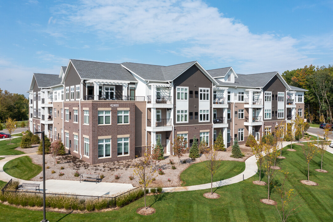 Storypoint Novi Senior Living in Novi, MI - Building Photo