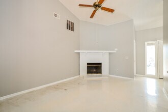 1577 Fentress Ave in Deltona, FL - Building Photo - Building Photo
