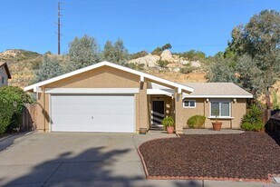 14750 Gail Park Ln in Poway, CA - Building Photo