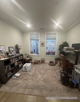 14 Mt Hood Rd, Unit 5 in Boston, MA - Building Photo