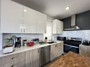 908 N California Ave in Chicago, IL - Building Photo - Building Photo