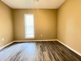 10350 Yates Dr in Olive Branch, MS - Building Photo