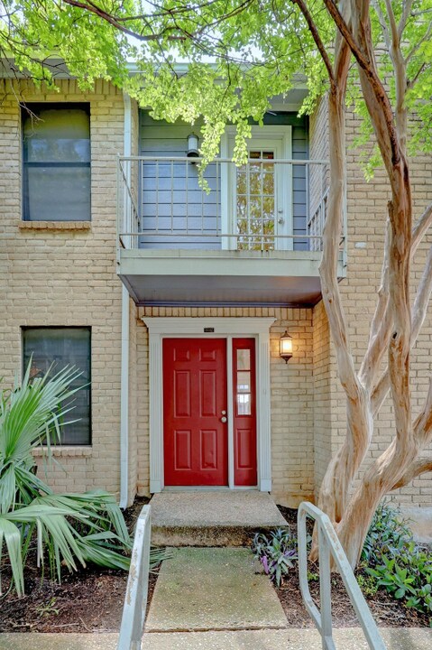 802 Banister Ln in Austin, TX - Building Photo