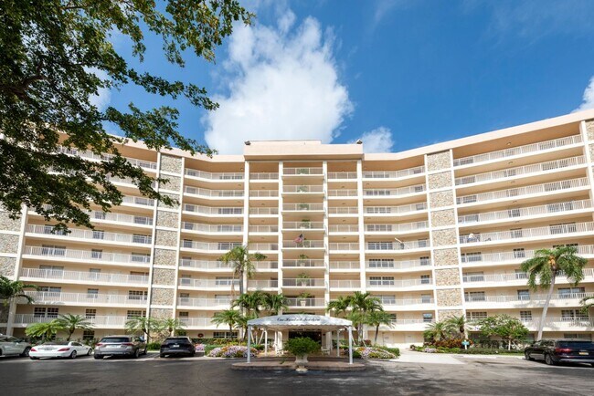 3507 Oaks Way in Pompano Beach, FL - Building Photo - Building Photo