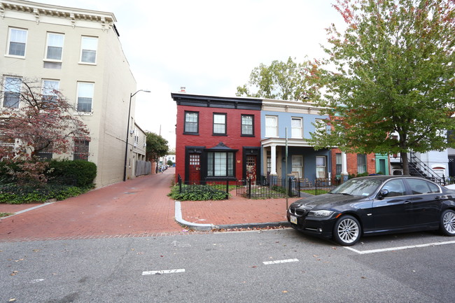 118 6th St Se in Washington, DC - Foto de edificio - Building Photo