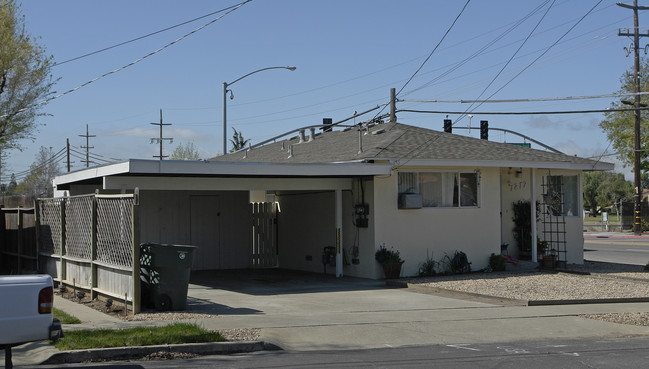 1217 Aaron St in Livermore, CA - Building Photo - Building Photo