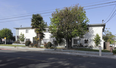 1801 Whittier Ave in Costa Mesa, CA - Building Photo - Building Photo