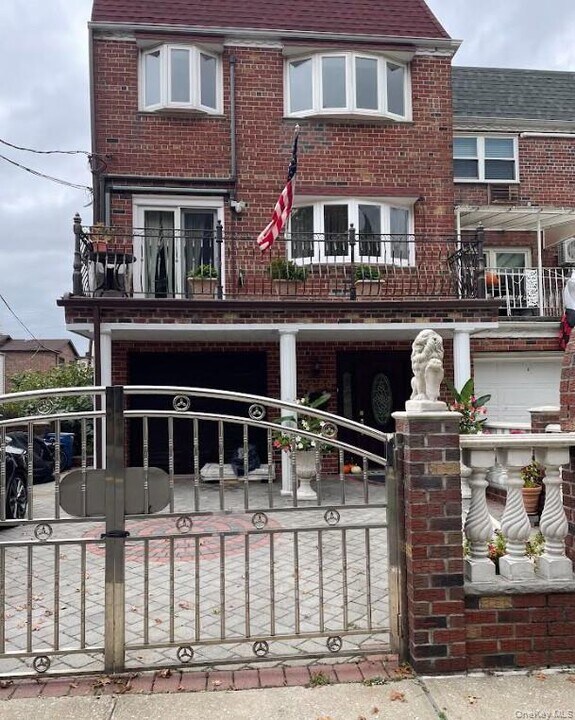 62-60-62-71 71st St in Queens, NY - Building Photo