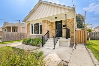33 Mendip Cres in Toronto, ON - Building Photo - Building Photo
