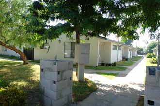 212 W Verdugo Ave in Burbank, CA - Building Photo - Building Photo