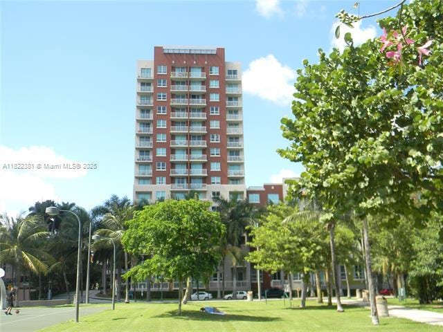 property at 2000 N Bayshore Dr