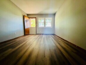 238 Palmer Dr, Unit A in Waterloo, IA - Foto de edificio - Building Photo