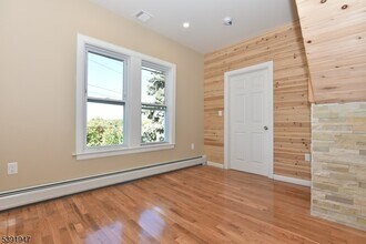 454 Park Ave in Rutherford, NJ - Building Photo - Building Photo