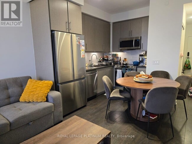 105 Oneida Crescent in Richmond Hill, ON - Building Photo - Building Photo