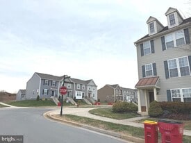 60 Deerbrook Dr in Charles Town, WV - Building Photo