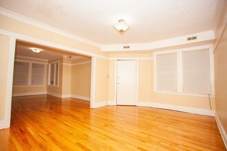 5301 W Jackson Blvd, Unit 2 in Chicago, IL - Building Photo - Building Photo