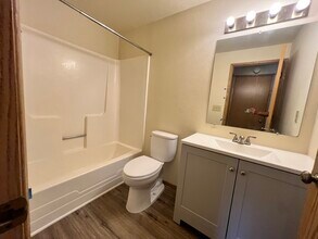 1232 SW Maple Tree Ct in Corvallis, OR - Foto de edificio - Building Photo