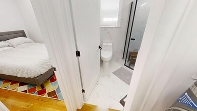 36 Shepard St, Unit 1A in Boston, MA - Foto de edificio - Building Photo