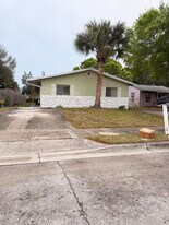 812 N 24th St in Fort Pierce, FL - Building Photo