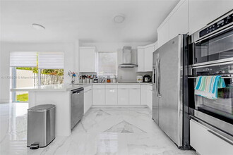 365 NW 153rd Ln in Pembroke Pines, FL - Building Photo - Building Photo