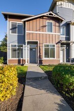 Pinnacle Townhomes in Lynnwood, WA - Building Photo - Building Photo