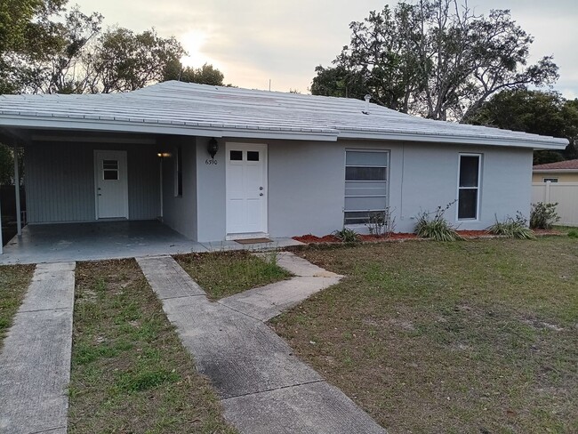 6390 Post Ct in Spring Hill, FL - Building Photo - Building Photo