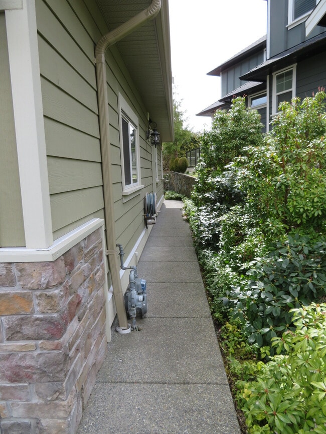 property at 1005 Arngask Ave