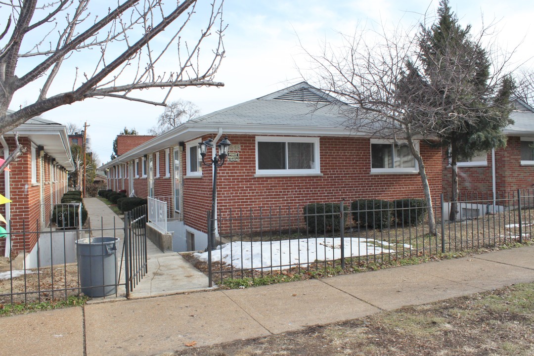 Roadway Apartments in St. Louis, MO - Building Photo