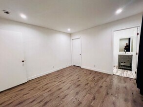3322 W 66th St in Los Angeles, CA - Building Photo - Building Photo