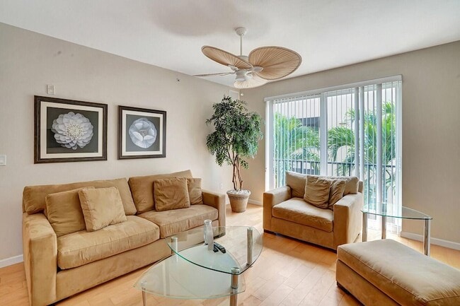 235 NE 1st St, Unit 404 in Delray Beach, FL - Building Photo - Building Photo