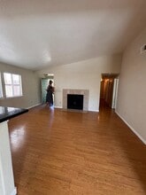 5327 Hillsdale Blvd in Sacramento, CA - Foto de edificio - Building Photo